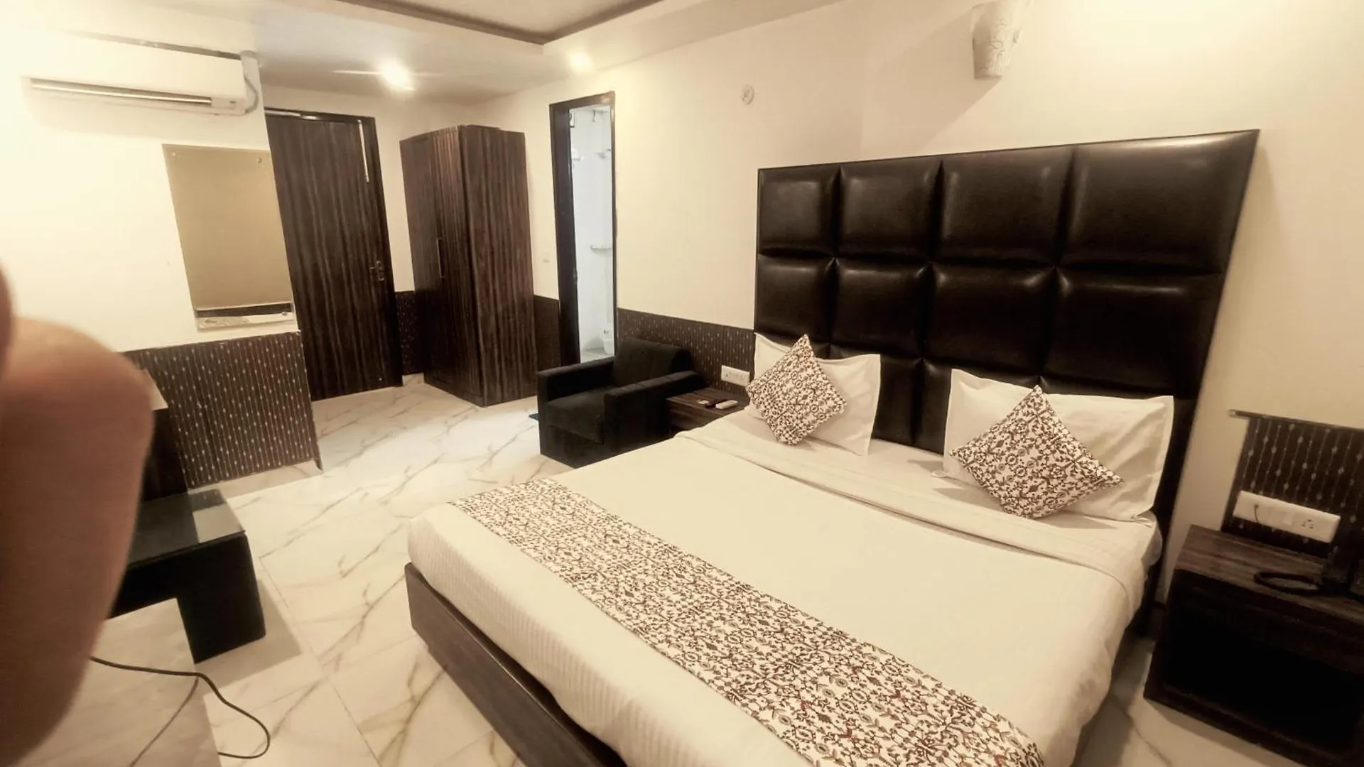 *** Bed & Breakfast Mayda Residency By Mayda Hospitality Pvt. Ltd. New Delhi India